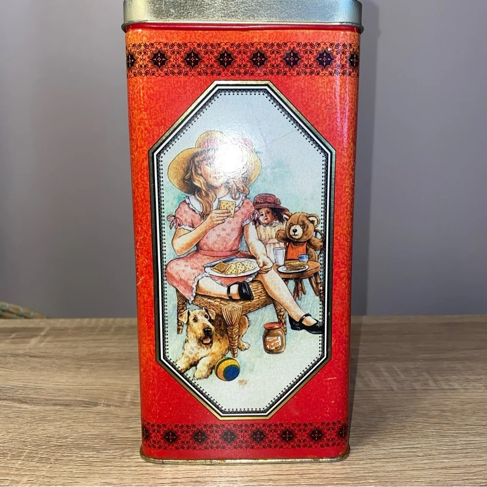 Vintage Limited Edition Christie's Premium Plus Salted Crackers Tin 1991 - Picture 2 of 9